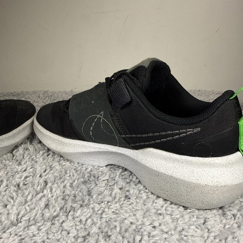 Nike Flex Runner DB3551-001 Black Green Youth 5.5Y Women's 7 Pre-Owned